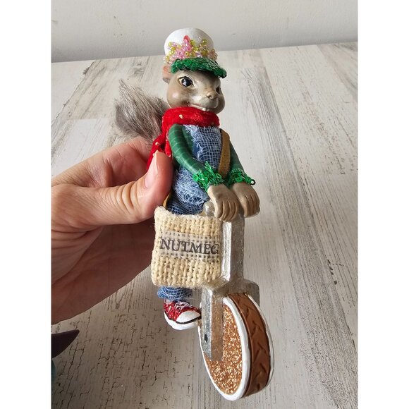 Grandin road Sugarplum sammy Squirrel nutmeg gardener farmer statue figurine Xma - Picture 10 of 10